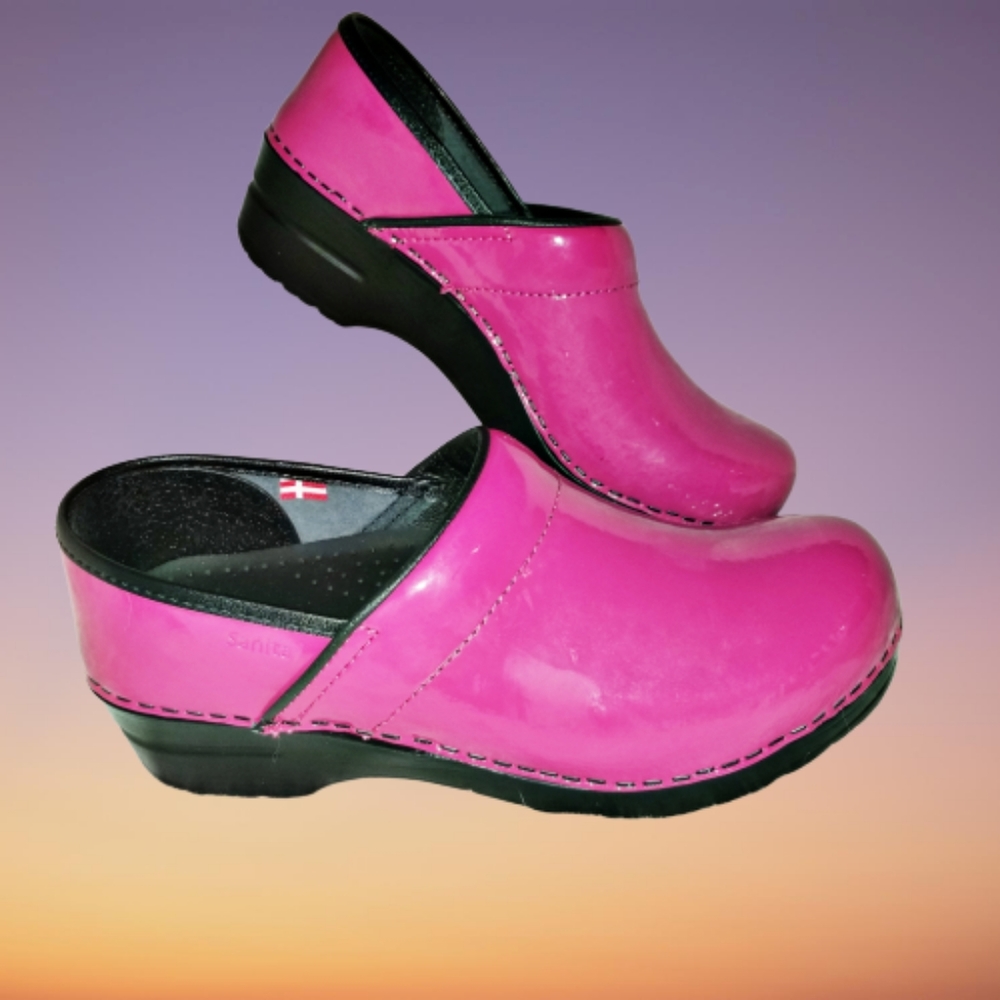 NIB Sanita 39 NARROW Pink Patent Professional Clog